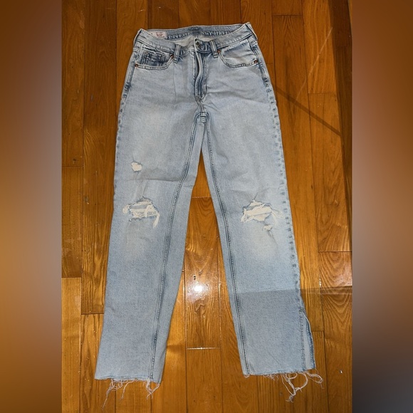 GAP 90s LOOSE MID RISE. ESTABLISHED IN 1969!!! heck out these stylish jeans! - Picture 2 of 4